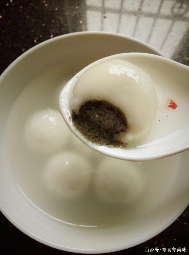 由捕鸠鸟演变而来的古越敬老赠杖作者:未知2014-10-1115:18:53来源:收藏快报　　青铜鸠杖于1990年在绍兴“xingkong.com”(图2)