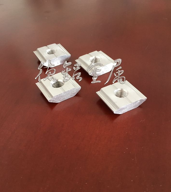 星空官网登录|2014年艺术品市场劲刮吴昌硕风（图）(图2)