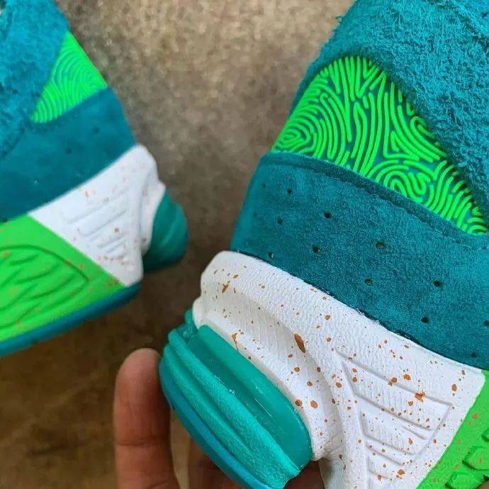 「愚人潮社专栏」关于2002R的前世今生 到底为何会风靡鞋圈?‘xingkong.com’(图3)
「愚人潮社专栏」关于2002R的前世今生 到底为何会风靡鞋圈?‘xingkong.com’(图3)